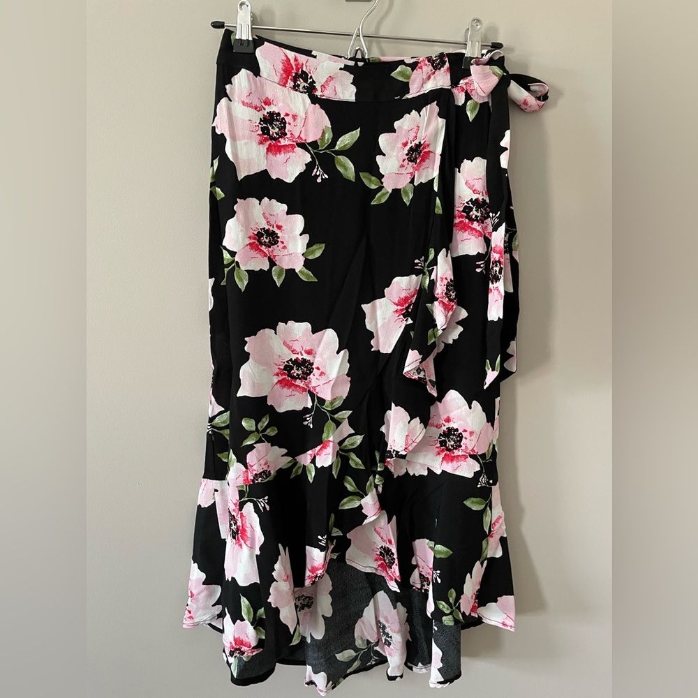 Size Small FOREVER 21 Floral skirt